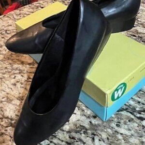 Ladies LifeStride Slip Ons, 1 1/2" Wedge Heel, Size 9 1/2 W